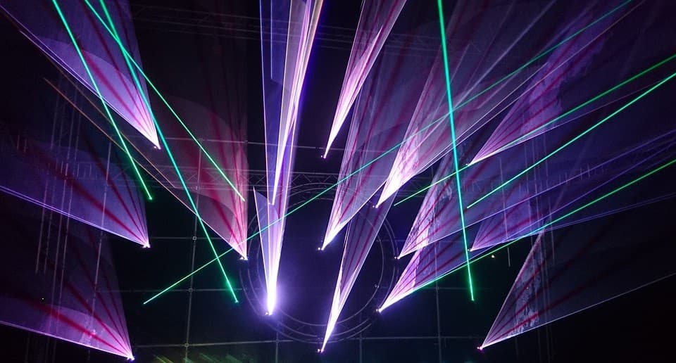 Pořádáme kulturní akci, díl 5 – Šrouby, matice a další technika