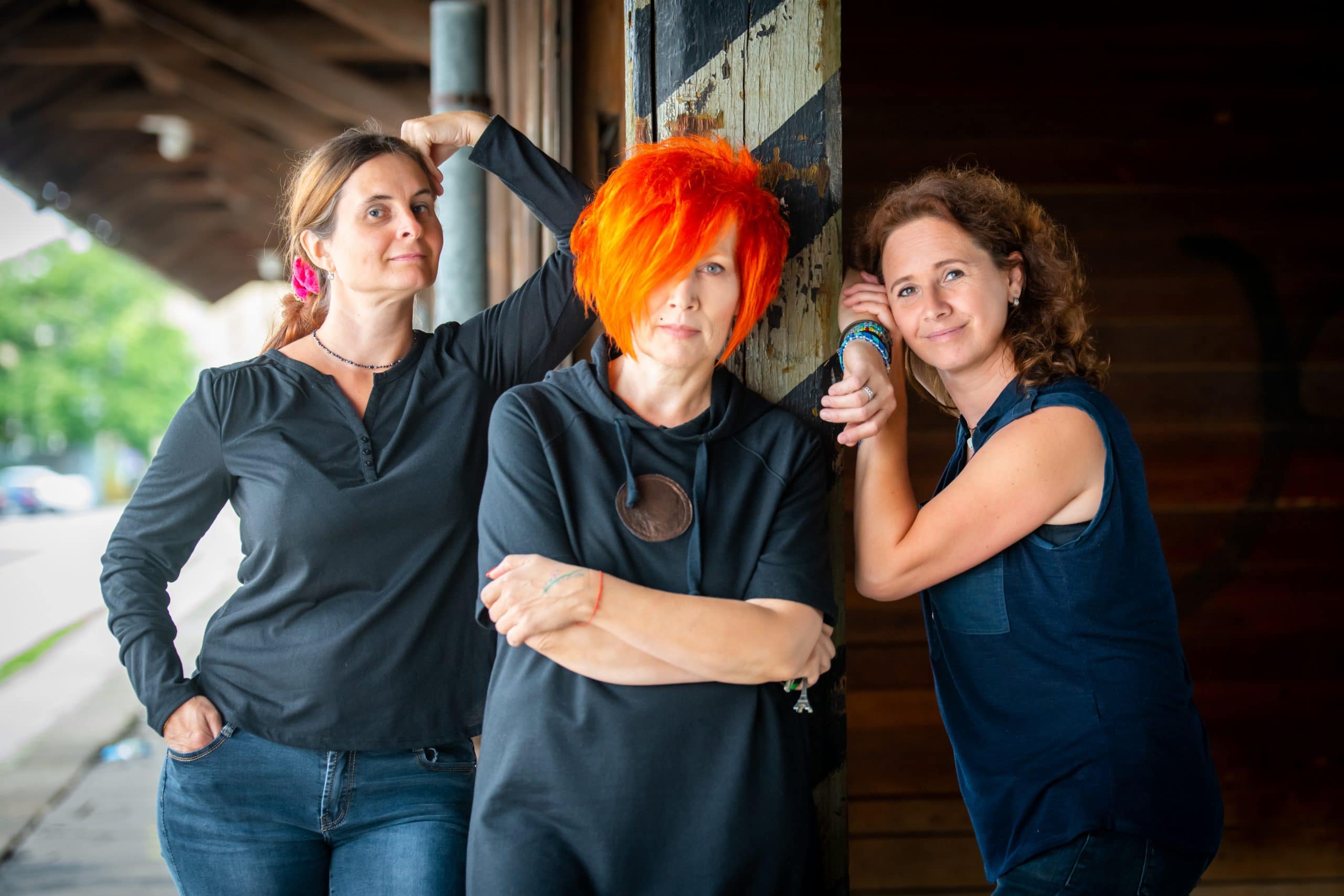 „Většinou zblbnou chlapi,“ tvrdí trio zpěvaček z kapely MiMoBa-nd. Rozhovor nejen o pozici žen a mužů v kapelách