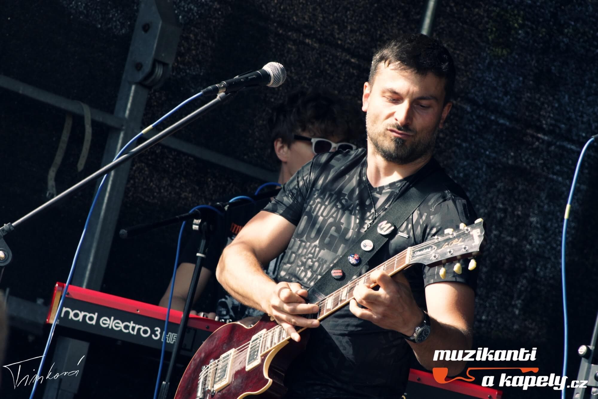 „Chytit každou příležitost za pačesy a bejt slušnej“ radí Ondra Pátek všem začínajícím muzikantům.