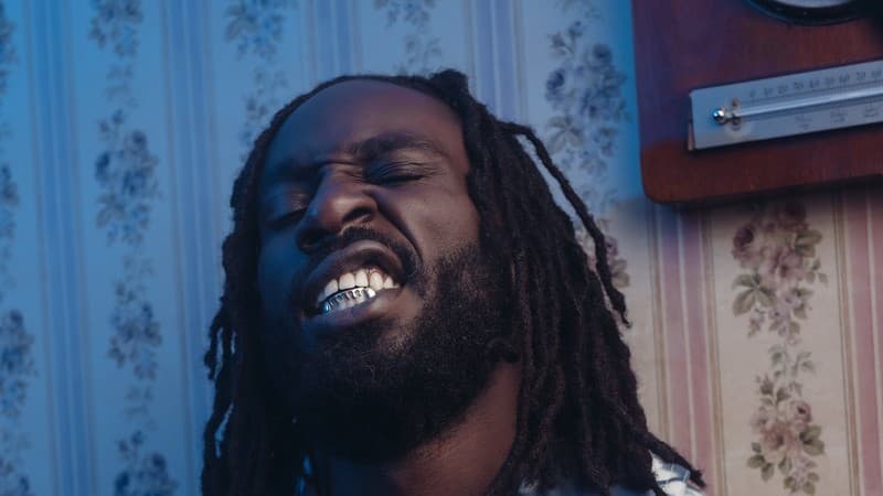 Britský rapper Kojey Radical poprvé v Praze. Před ním zahraje Čavalenky
